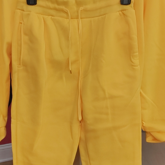 New 2025 Limited Edition JUIICE BOX 🫠Sweats Collection - Picture 2 of 3